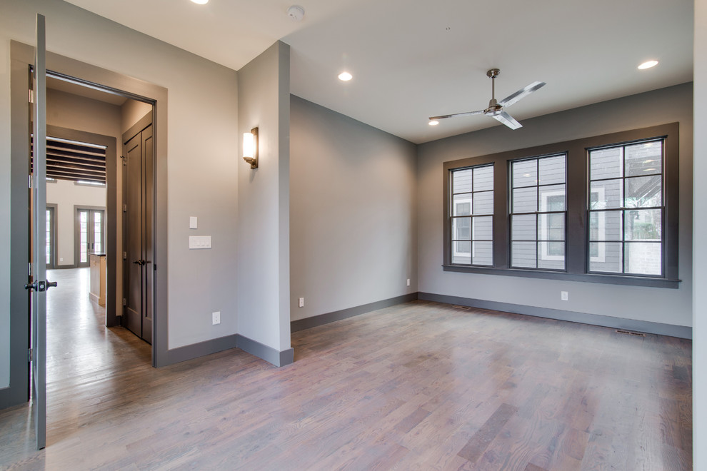 Example of a transitional home design design in Nashville