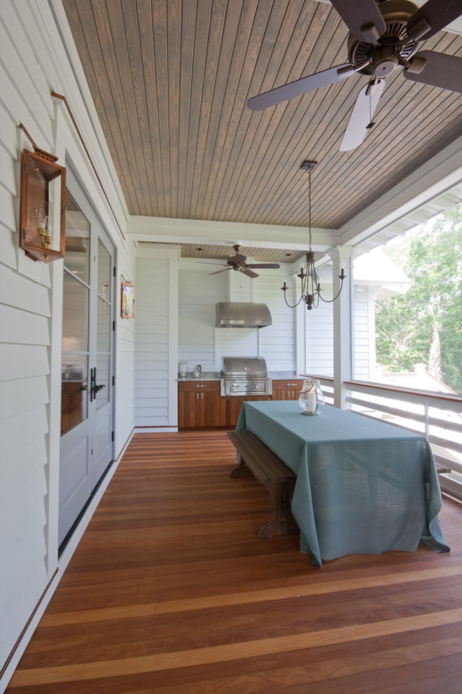 This is an example of a tropical porch design in Charleston.