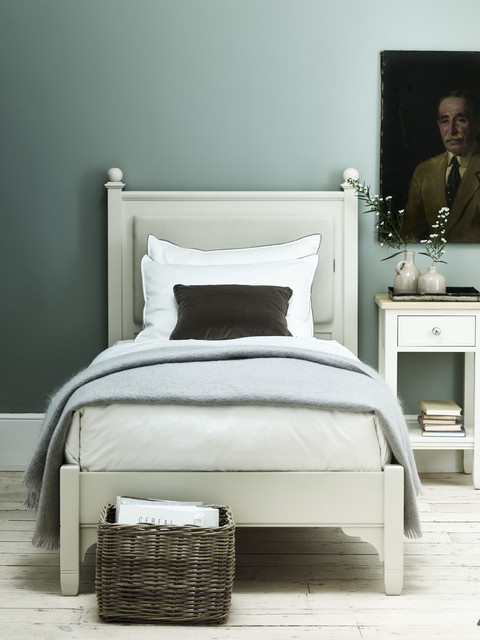 Bedroom scandinavian-bedroom