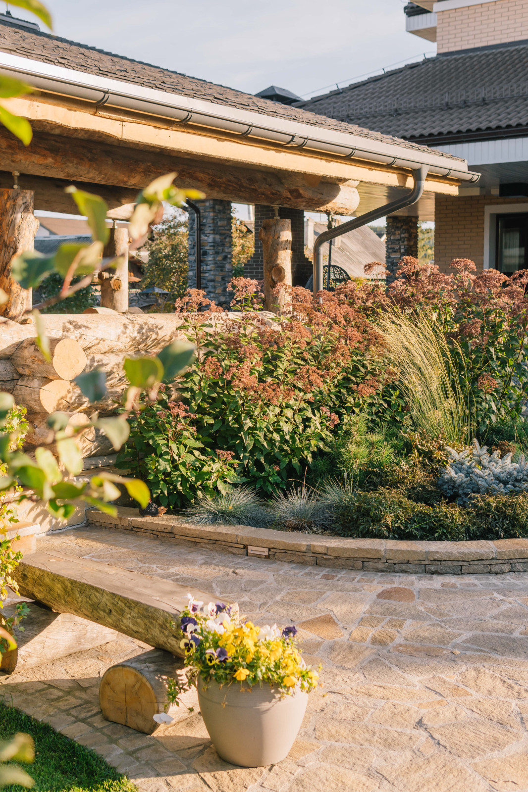 Сад с подпорными стенами