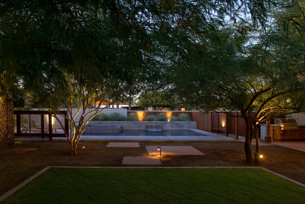 Photo of a modern pool in Phoenix.