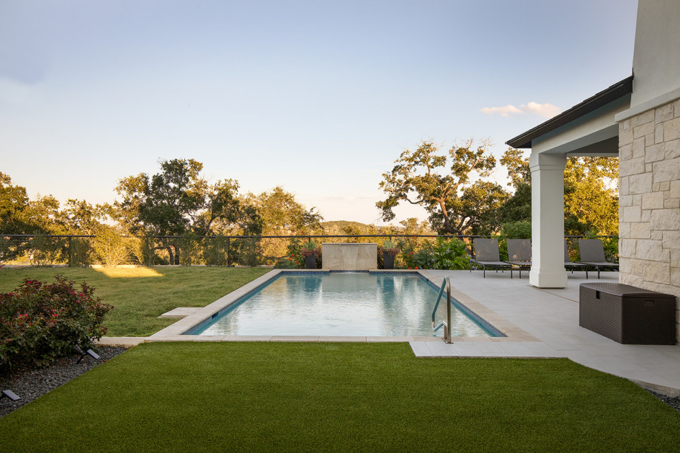 Transitional home design photo in Austin