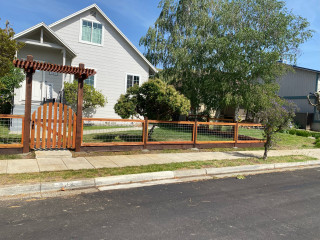 Hog Wire Gate - Photos & Ideas