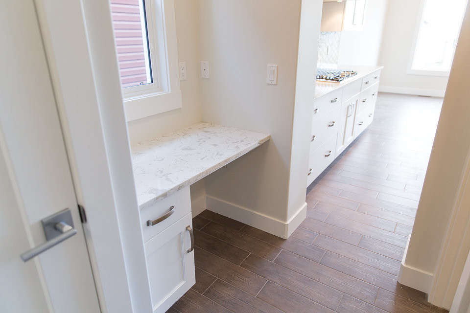 Transitional entryway photo in Calgary