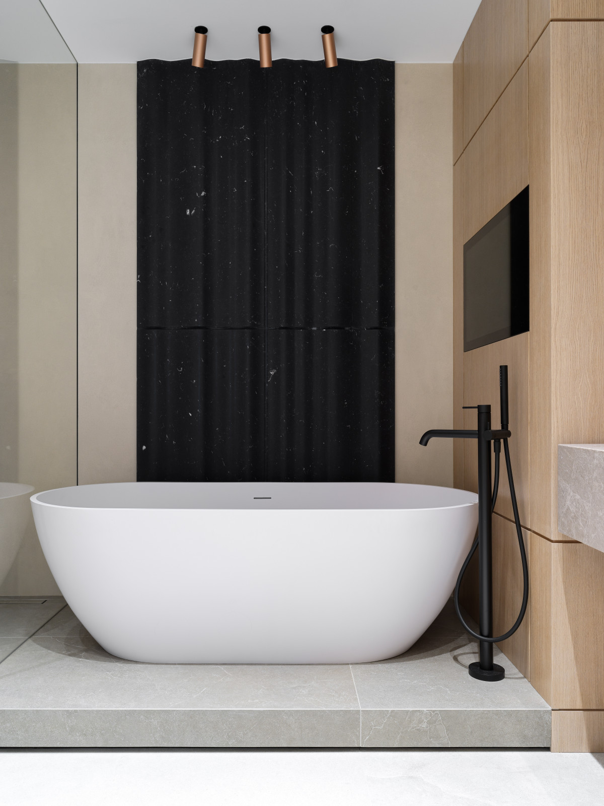 Встроенный телевизор со скрытой дверью