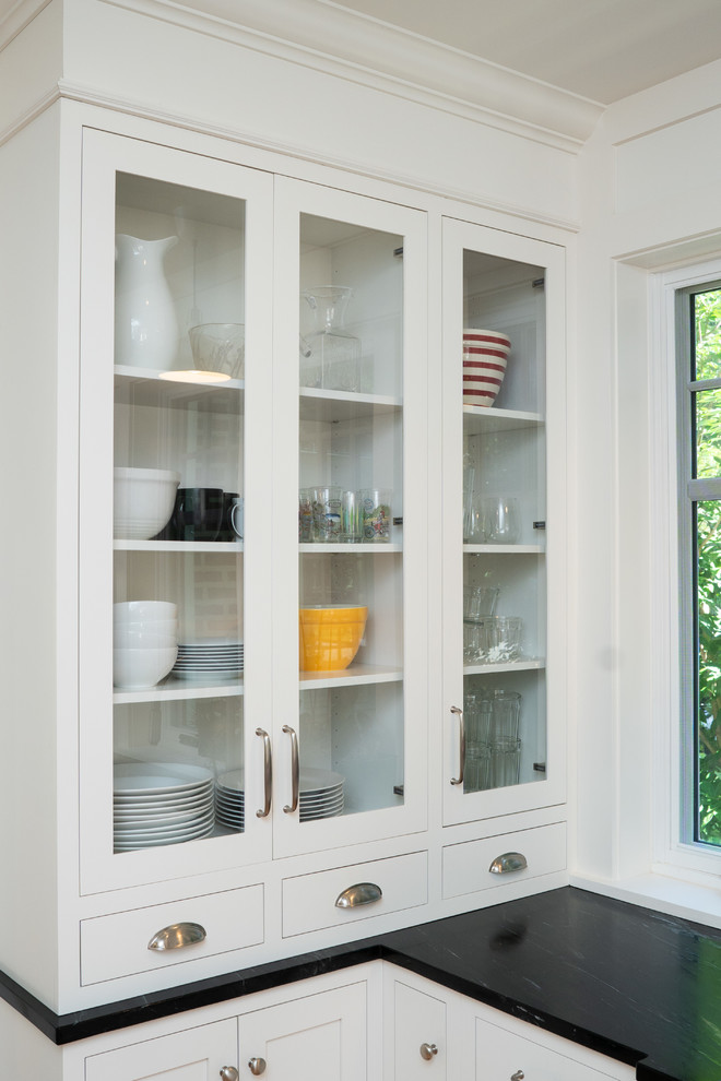 Inspiration for a traditional kitchen in Philadelphia.