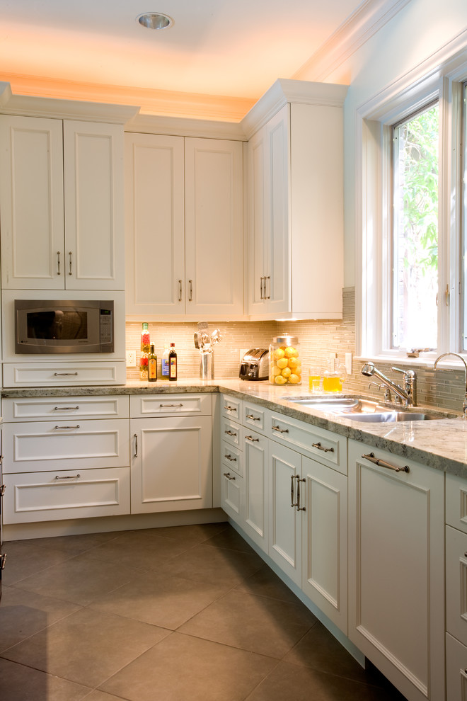 Example of a transitional kitchen design in Houston