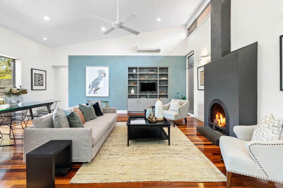 Design ideas for a transitional family room in Melbourne.