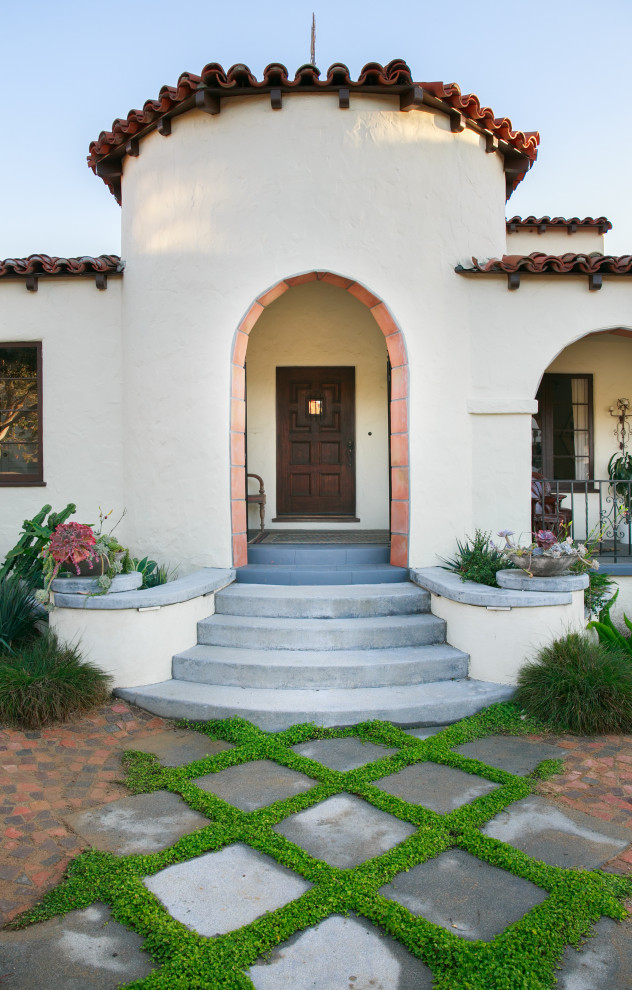 Inspiration for a rustic partial sun front yard concrete paver landscaping in San Diego for spring.