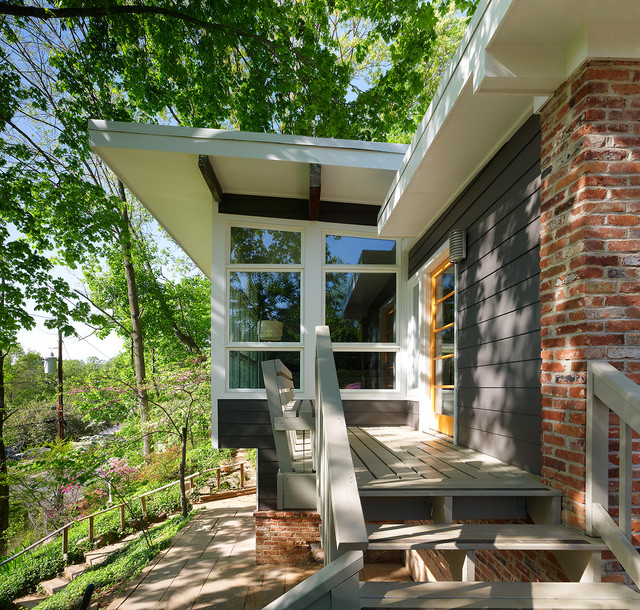 Bethesda Mid-Century Addition/Renovation contemporaneo-terraza-y-balcon