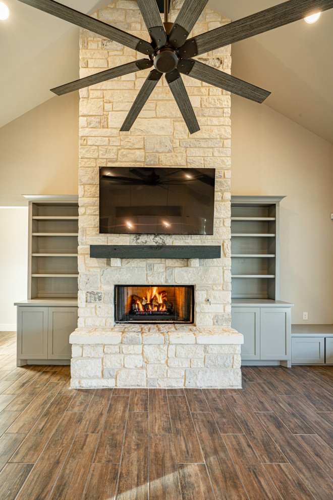 Home design - transitional home design idea in Austin