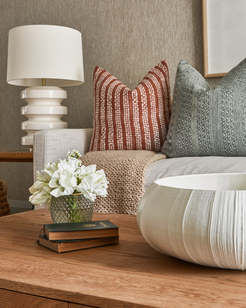 Home design - transitional home design idea in Toronto