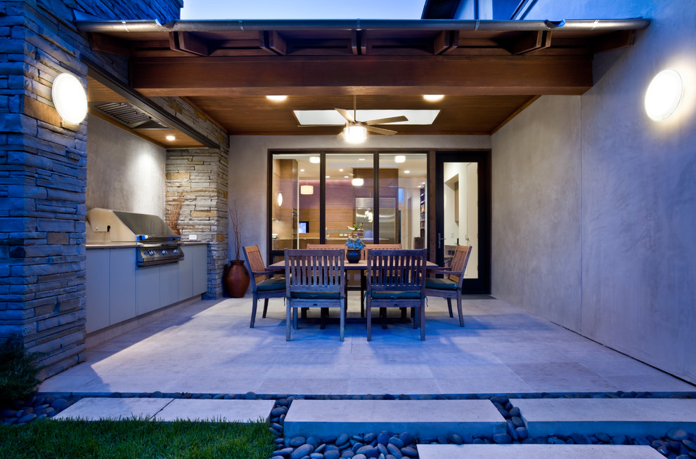 Inspiration for a contemporary side yard patio in Dallas with an outdoor kitchen, concrete slab and a roof extension.