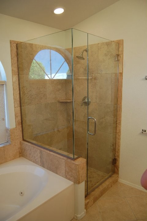 Example of a transitional bathroom design in Phoenix