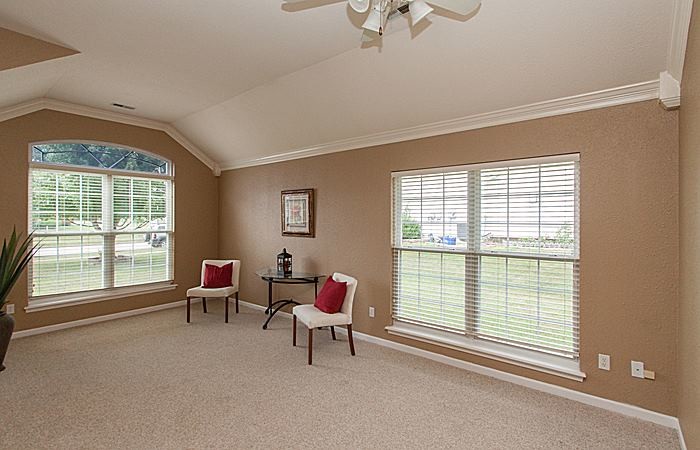 Transitional home design photo in Cedar Rapids