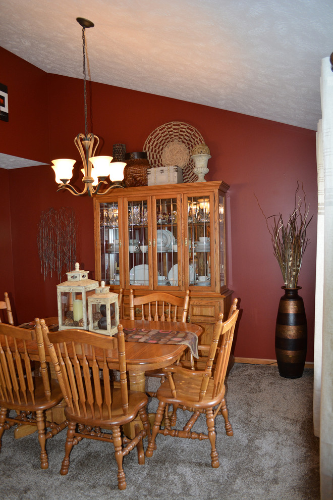 Dining room - transitional dining room idea
