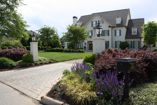 Driveway Entry traditional-landscape