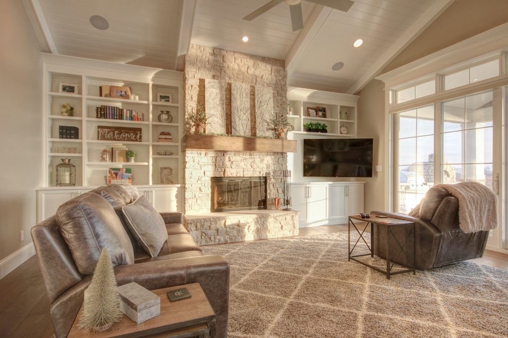 Transitional home design photo in Chicago