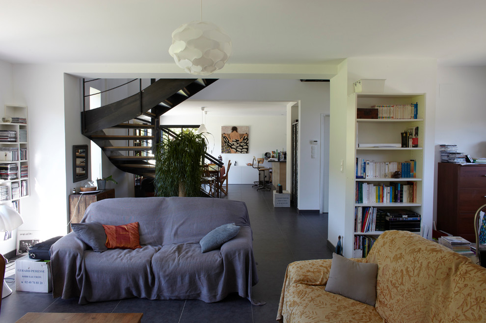 Photo of a contemporary home design in Nantes.