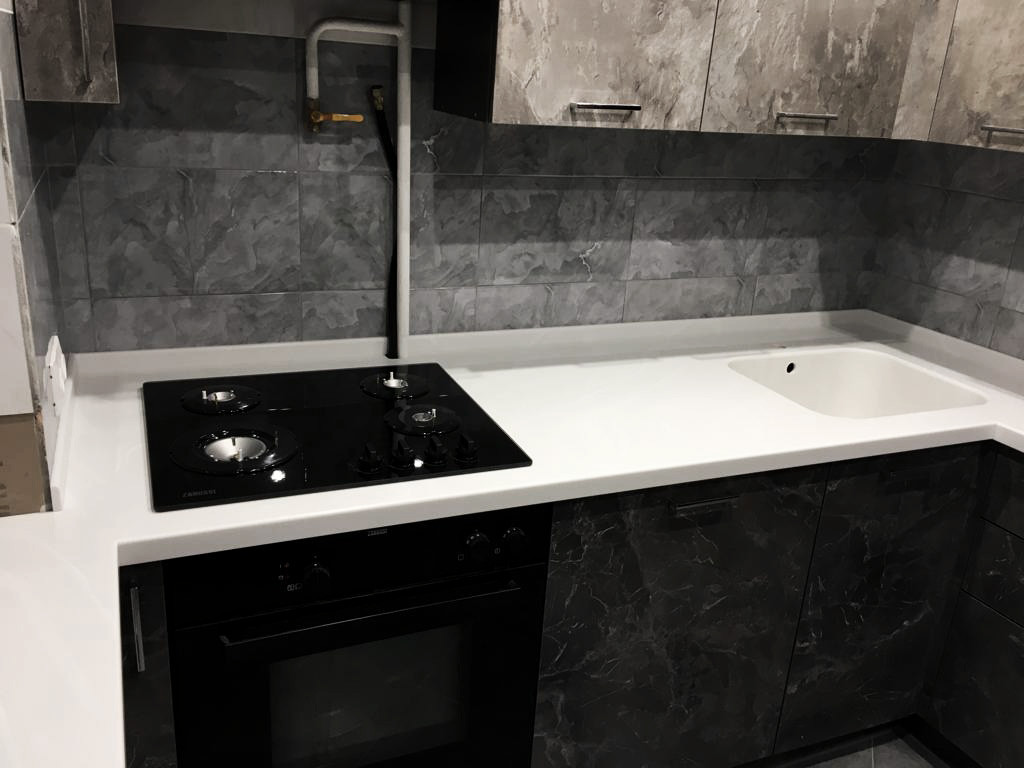 Подоконник-столешница из искусственного камня Corian