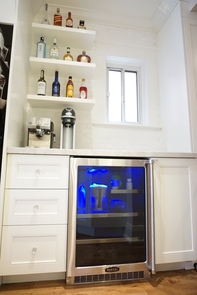 Home design - transitional home design idea in Toronto
