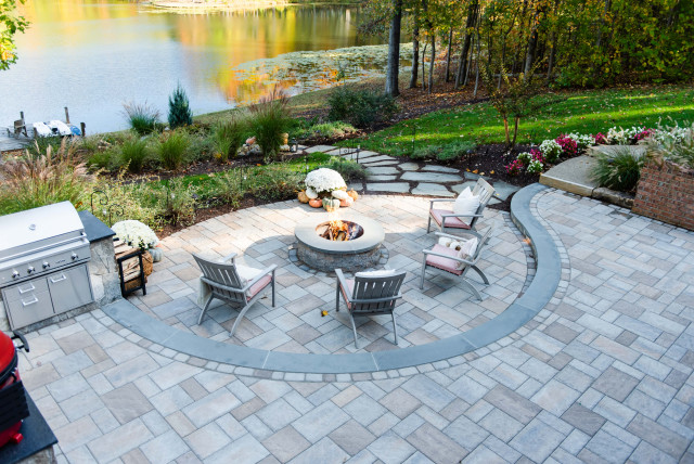 Patio of the Week: New Backyard Connects a House to the Lake (16 photos)