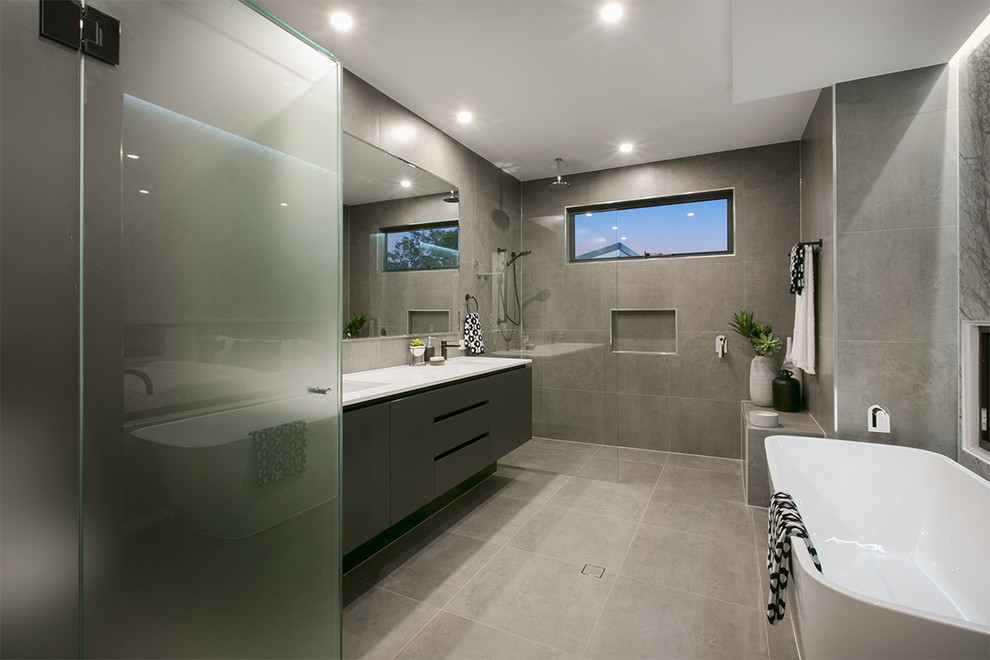 Inspiration for a contemporary bathroom in Brisbane.