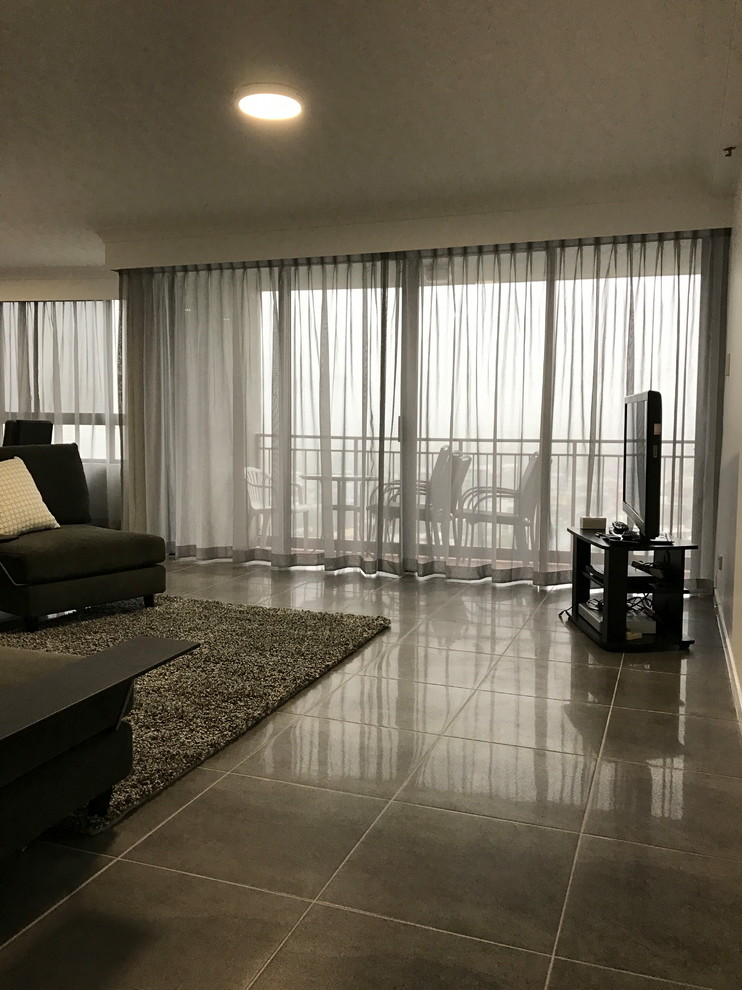 Photo of a contemporary living room in Gold Coast - Tweed.