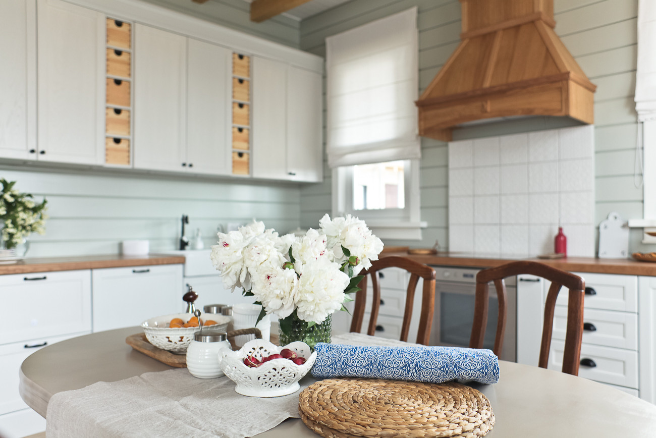 Деревянный гостевой дом в скандинавском стиле с винтажными деталями