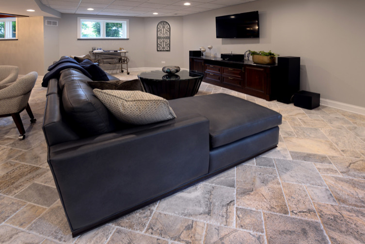 Foto de sala de estar abierta moderna grande con suelo de baldosas de cerámica, televisor colgado en la pared y suelo multicolor