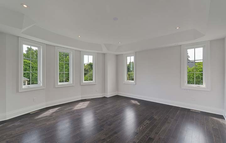 Transitional home design photo in Toronto