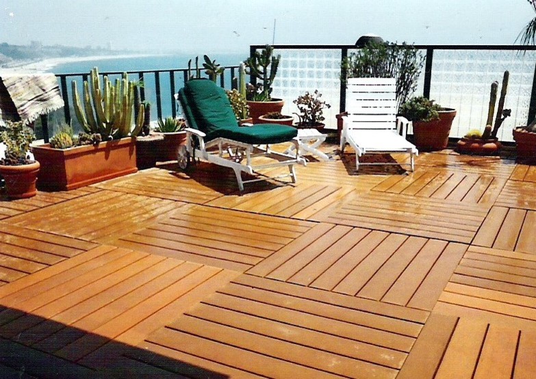 Inspiration for a transitional deck remodel in Los Angeles