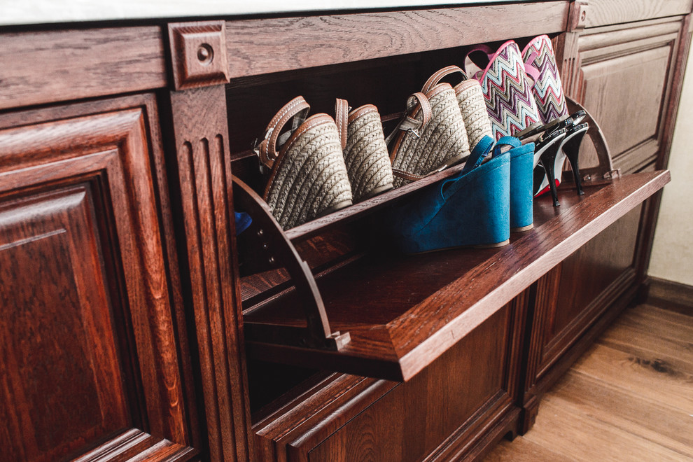 Обувница из массива дуба