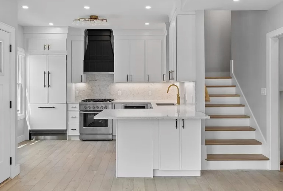 Kitchen - transitional kitchen idea in Boston