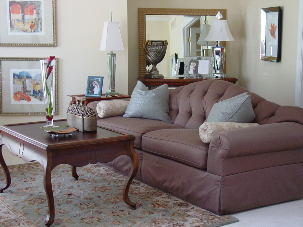 This is an example of a traditional living room in Columbus.