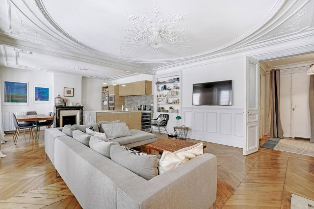 Séjour parisien avec moulures - Classique Chic - Salon - Paris - par ...