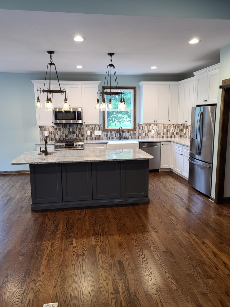 This is an example of a country kitchen in Cincinnati.