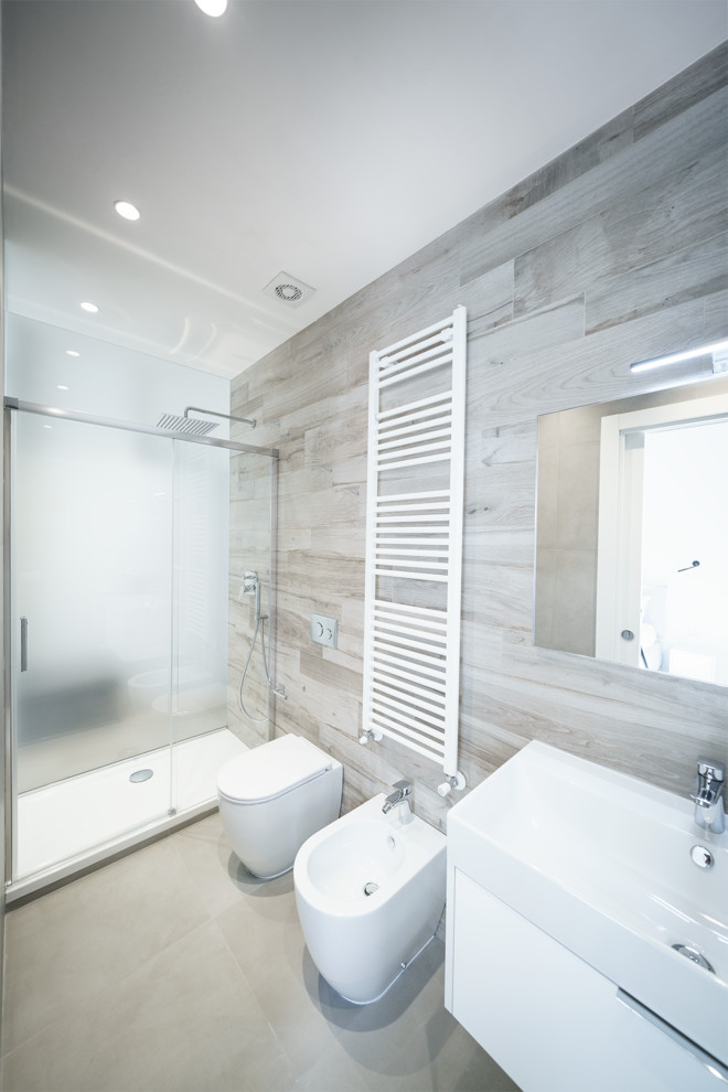 Modern 3/4 bathroom in Bologna with flat-panel cabinets, white cabinets and an alcove shower.