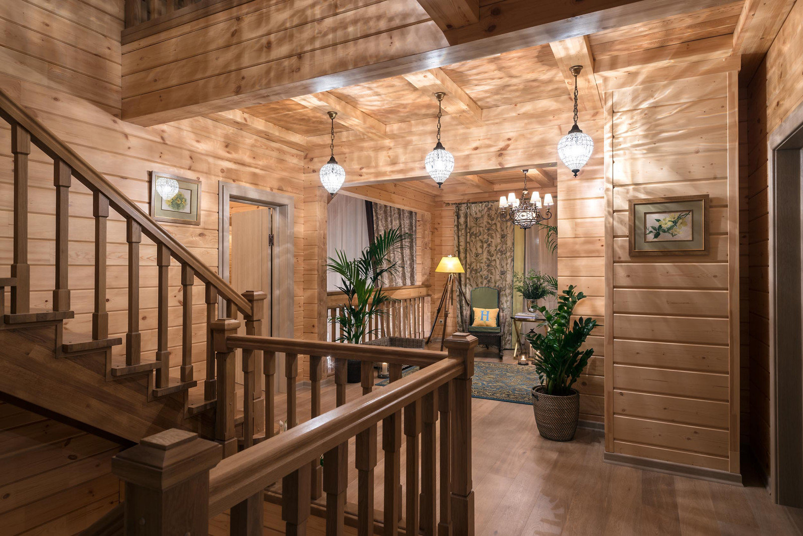 Лестница в доме из клееного бруса