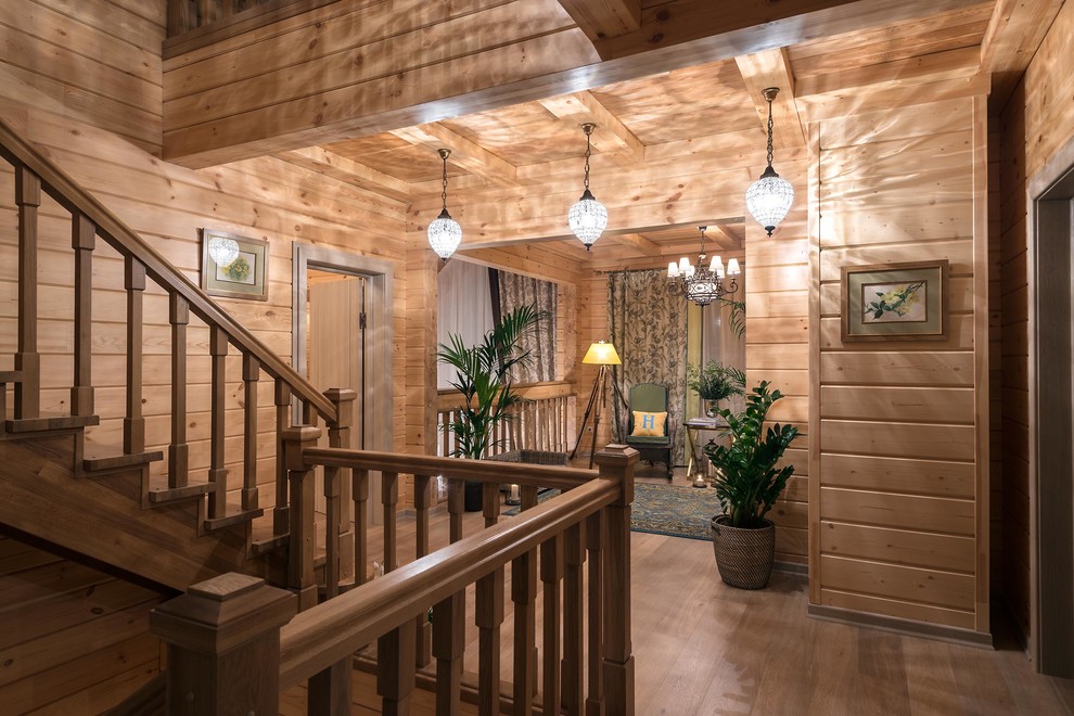 Лестница в доме из клееного бруса