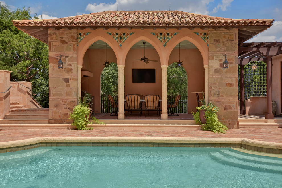 Example of a transitional home design design in Austin