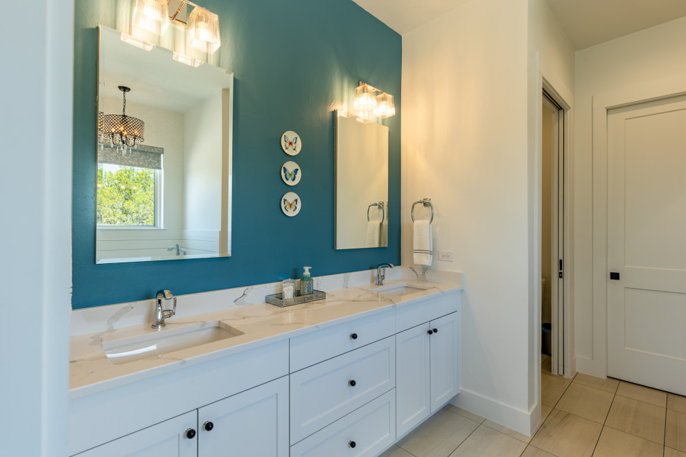 Example of a transitional bathroom design in Austin