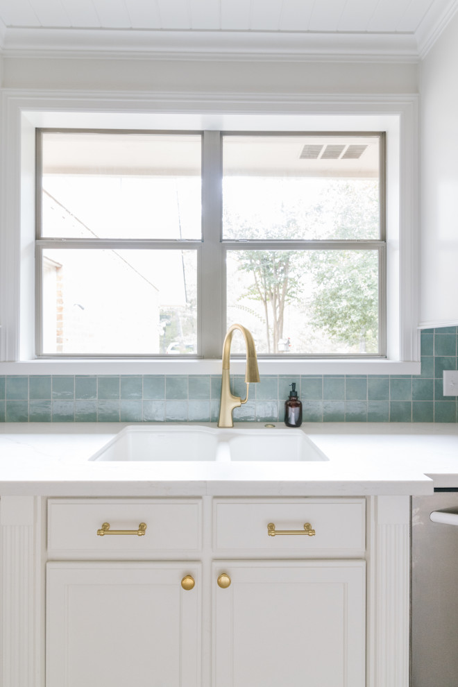 Transitional kitchen photo in Austin