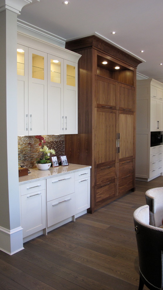 Example of a large transitional l-shaped kitchen design in Vancouver with shaker cabinets and an island