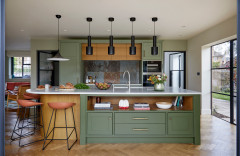 Eat-in Kitchen Designed for One or a Crowd