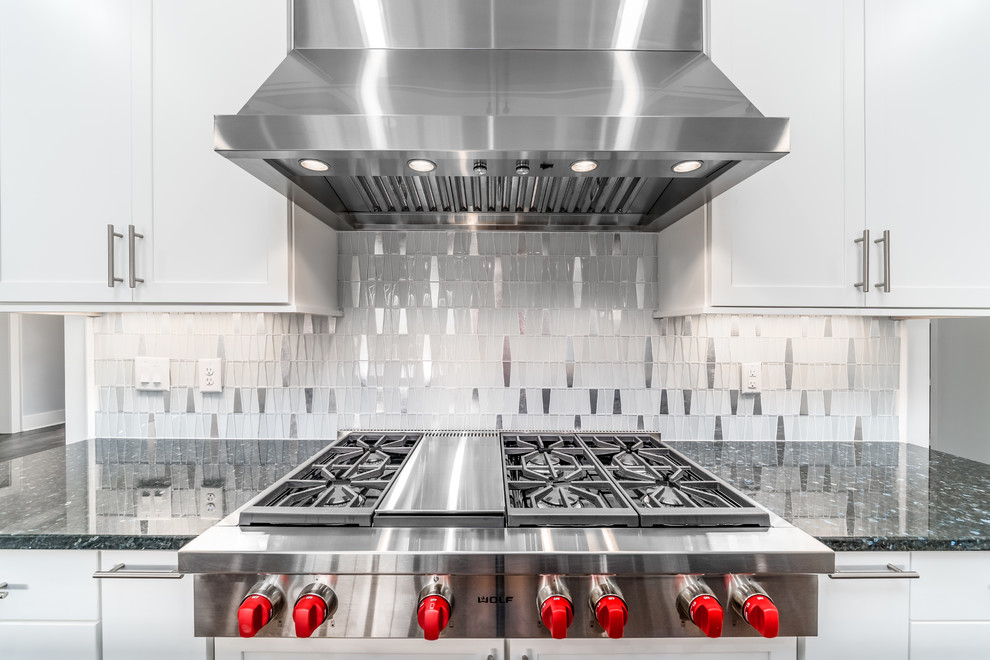 Kitchen - transitional kitchen idea in Raleigh