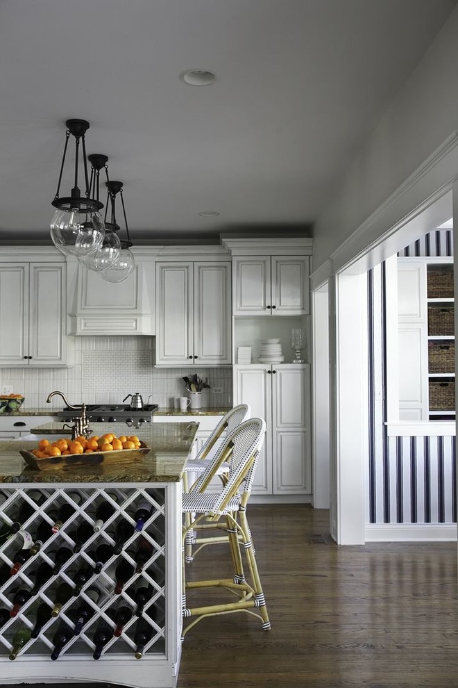 Example of a transitional kitchen design in Chicago
