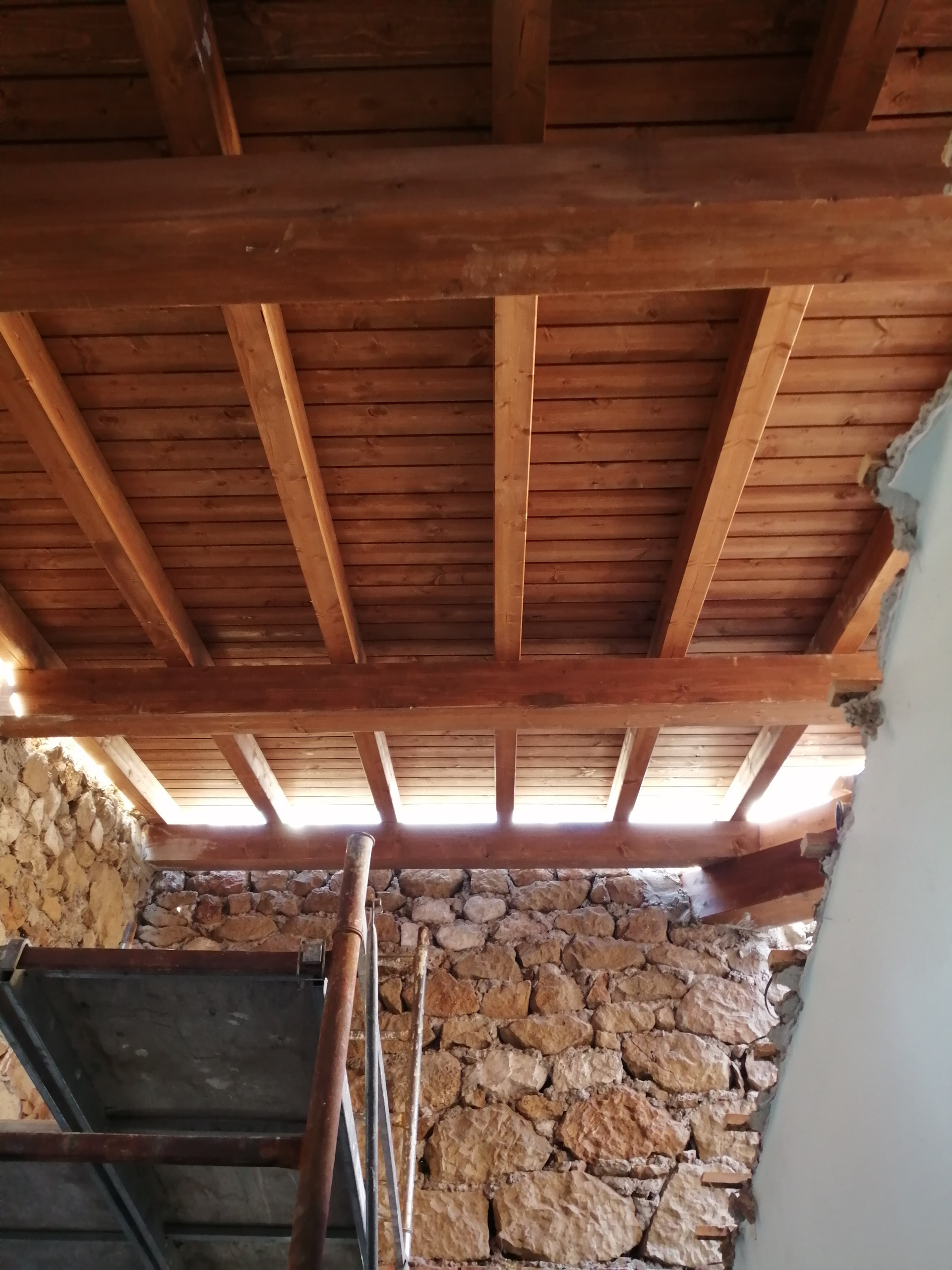 realizzazione tetto in legno e pulitura facciata
