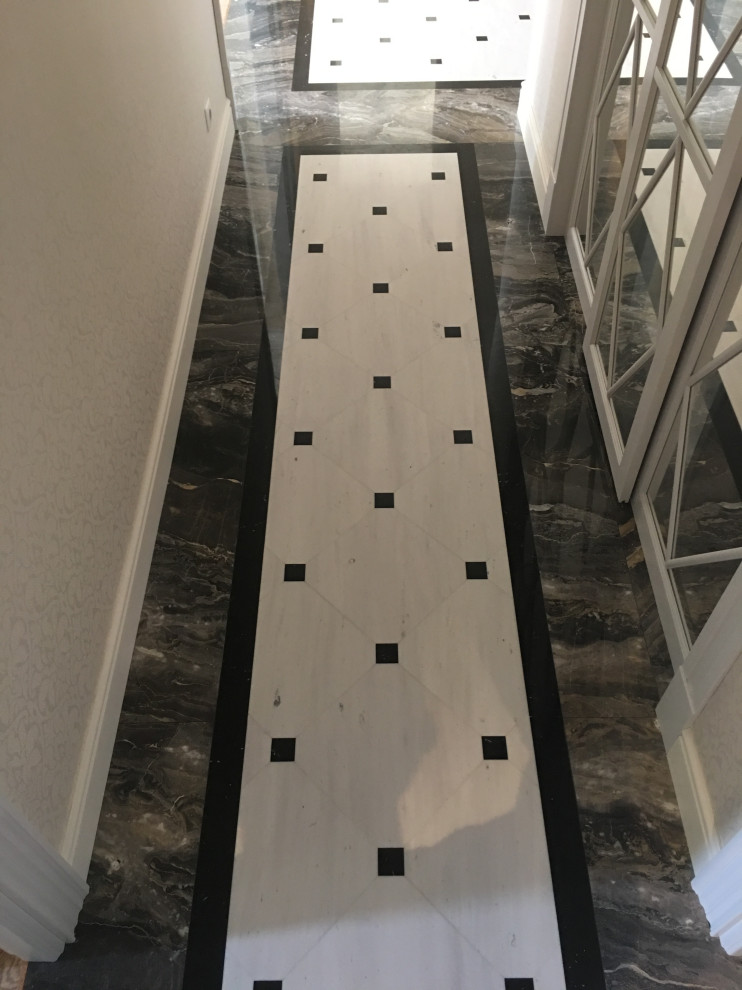 Ванна из мрамора и травертина