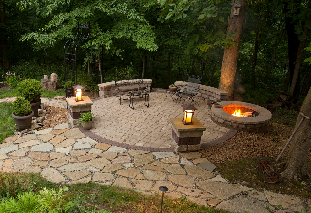 Photo of a backyard patio in Phoenix with a fire feature.